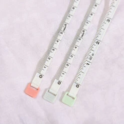 YIDOMDE Lot De 6 Jolis Rubans à Coudre Ruban à Mesurer Rétractable Pour Les Mesures Du Corps 152,4 Cm Tissu Tailleur Tissu Tissu Ruban à Mesurer Poche Taille Ruban à Mesurer 1,5 Mètre (Macaron 3 Coule 10 YIDOMDE Lot De 6 Jolis Rubans à Coudre Ruban à Mesurer Rétractable Pour Les Mesures Du Corps 152,4 Cm Tissu Tailleur Tissu Tissu Ruban à Mesurer Poche Taille Ruban à Mesurer 1,5 Mètre (Macaron 3 Coule -Promos Outil Virtuose Magasin 75568576 4